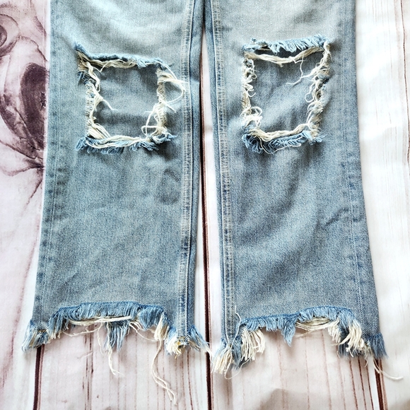 NWT We The Free People "Maggie" Mid Rise Straight Distressed Blue Jeans, Size 25 - Picture 4 of 13